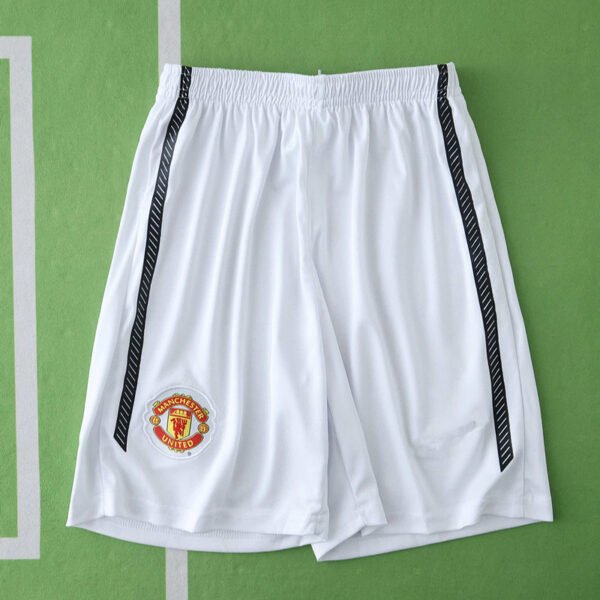 1011 Manchester United F.C. home retro Kids kit – Image 17