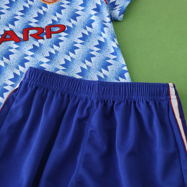 9092 Manchester United F.C. away retro Kids kit – Image 6