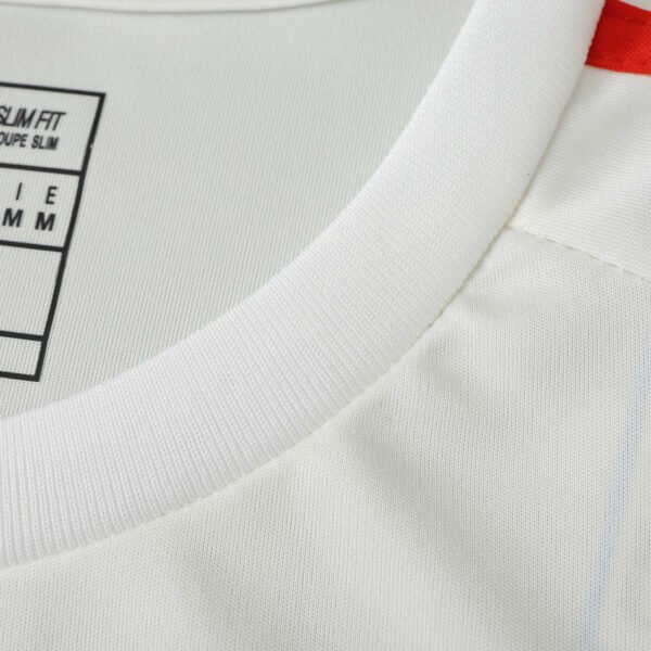 ⁦2425 Manchester United F.C. Training shirt Fan version⁩ - الصورة ⁦2⁩